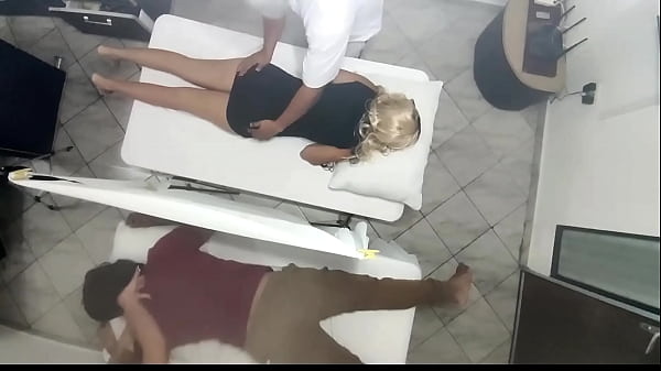 Masaże w parze nagrane, gdy żona pieprzy się obok męża