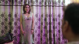 Pokojówka skusiła swojego młodego Malika na sekretną popołudniową przyjemność